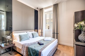Hotel 77