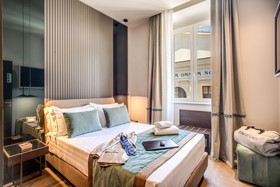 Hotel 77
