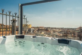 Hotel 77