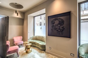 Hotel 77