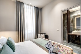 Hotel 77