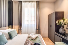 Hotel 77