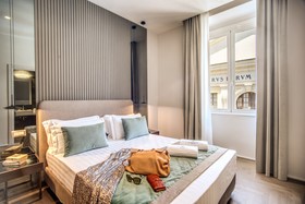 Hotel 77