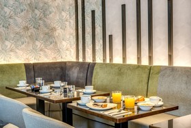 Hotel 77