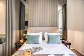 Hotel 77