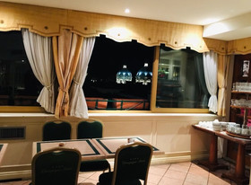 Hotel Champagne Palace