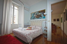 House & The City Colosseo Apartments