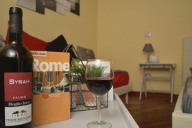 House & The City Colosseo Apartments
