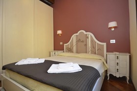 House & The City Colosseo Apartments