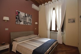 House & The City Colosseo Apartments