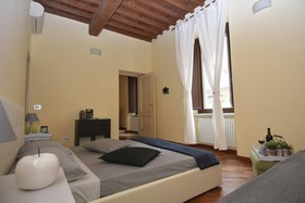 House & The City Colosseo Apartments