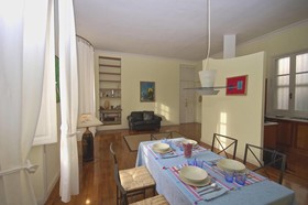 House & The City Colosseo Apartments