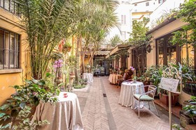 Navona Gallery & Garden Suites