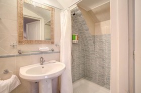 Navona Gallery & Garden Suites