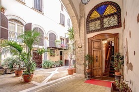 Navona Gallery & Garden Suites