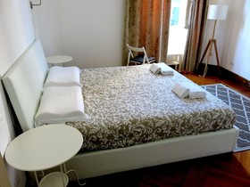 Nik House
