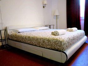 Nik House