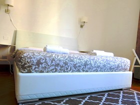 Nik House