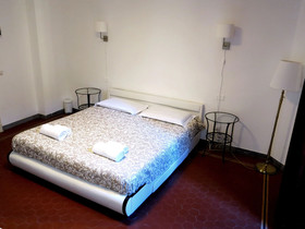 Nik House