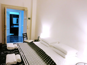 Nik House