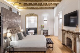 Palazzo Goldoni Condotti Collection