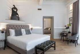 Palazzo Goldoni Condotti Collection