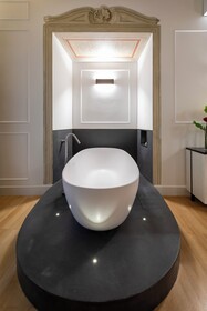 Palazzo Goldoni Condotti Collection