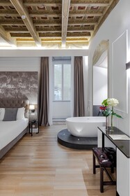 Palazzo Goldoni Condotti Collection