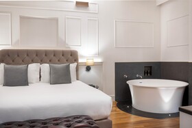 Palazzo Goldoni Condotti Collection