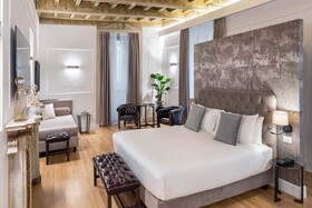 Palazzo Goldoni Condotti Collection