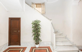 Re Di Roma House