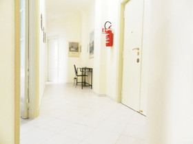 Re Di Roma House
