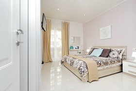 Roman Holiday Charming