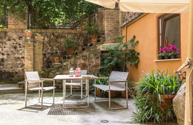 Santonofrio Apartments