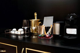 Spanish Diamond Luxury Suites & Jacuzzi