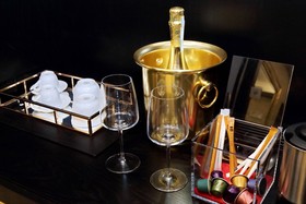 Spanish Diamond Luxury Suites & Jacuzzi