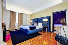 Spanish Diamond Luxury Suites & Jacuzzi