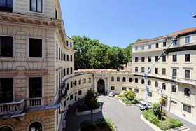 Spanish Diamond Luxury Suites & Jacuzzi