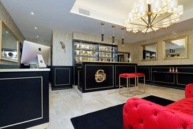Spanish Diamond Luxury Suites & Jacuzzi