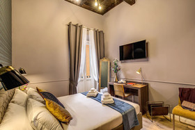 Tree Charme Parliament Boutique Hotel