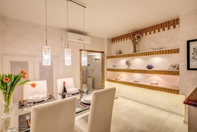 Tritone Top House