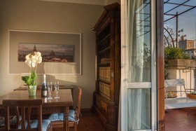 Tritone Top House
