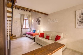 Tritone Top House
