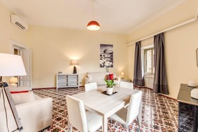 Tritone Top House