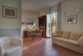 Tritone Top House