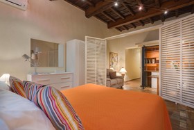Tritone Top House