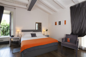 Gombit Hotel