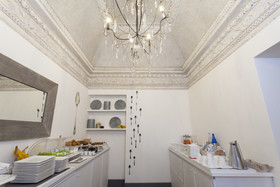 Gombit Hotel