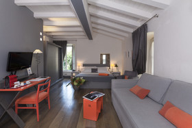Gombit Hotel