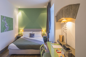 Gombit Hotel